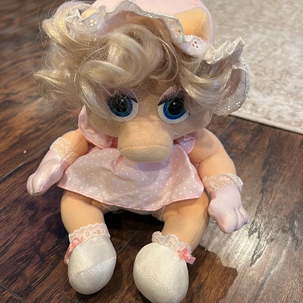 Vintage Hasbro Softies MUPPET BABIES Jim
Henson Miss Piggy Plush Doll 1983 ~10"